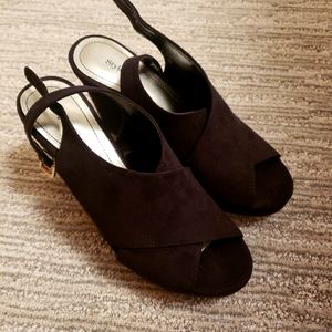 Black wedges